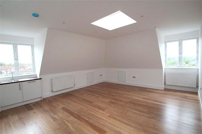 1 Bedroom Apartment To Rent In Finchley Lodge, Gainsborough Road, Finchley, London, N12