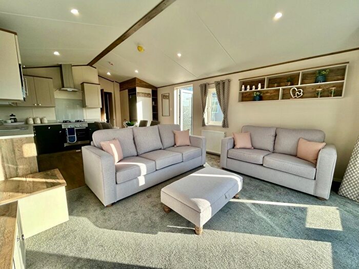 2 Bedroom Park Home For Sale In Halt Road, Goonhavern, Truro, TR4