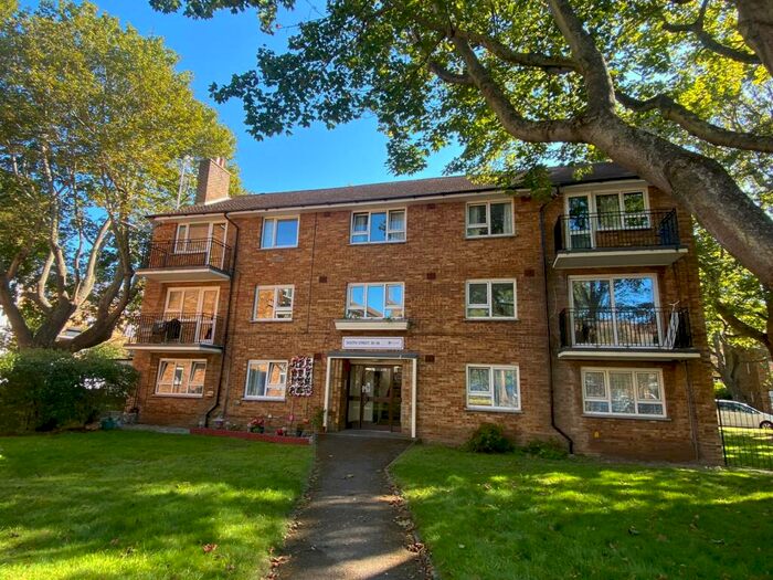 3 Bedroom Apartment To Rent In South Street, Portsmouth, PO5