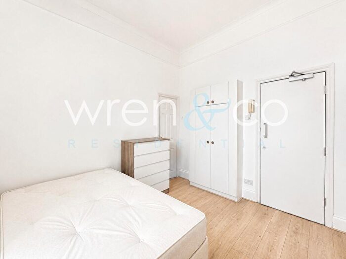 Flat To Rent In Lyncroft Gardens, NW6