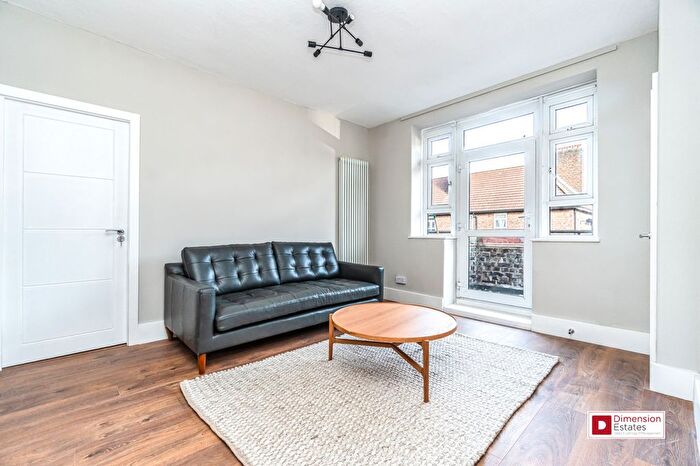 3 Bedroom Flat To Rent In Kingsmead Estate, Homerton Road, London, E9