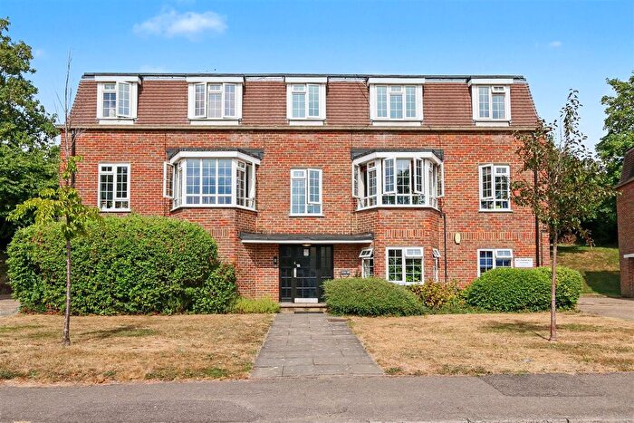 3 Bedroom Flat To Rent In Craigmount, Radlett, WD7