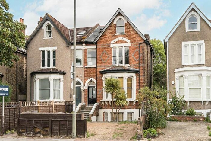 2 Bedroom Flat To Rent In Bedford Hill, Balham, SW12