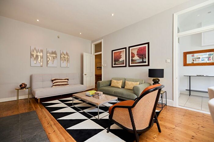 2 Bedroom Flat To Rent In Sinclair Road, London, W14