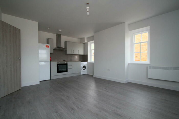 1 Bedroom Apartment To Rent In High Street, Epping, CM16