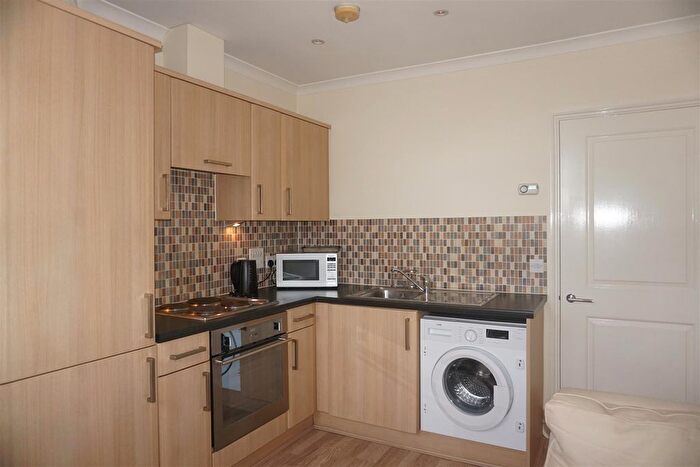 1 Bedroom Flat To Rent In Barrack Road, Aldershot, Hampshire, GU11