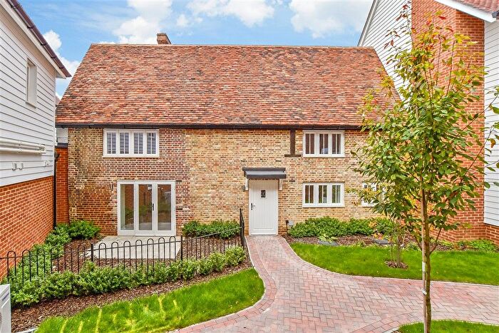 2 Bedroom Barn Conversion For Sale In Stone Street, Cranbrook, Kent, TN17