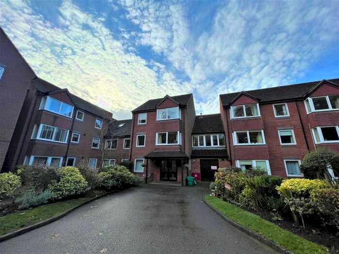 Houses for sale & to rent in WV6 8UN, Yew Tree Lane, Tettenhall Regis