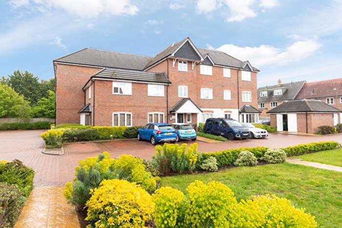 1 Bedroom Flat For Sale In Scholars Place, Walton On Thames., KT12