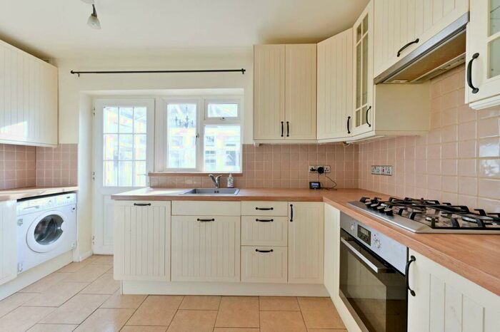 2 Bedroom Maisonette To Rent In Boileau Road, Castelnau, London, SW13