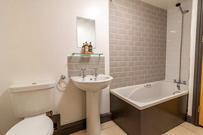 2 Bedroom Flat To Rent In Flat, The Rayner Building, - Portland Street, LN5