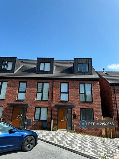 3 Bedroom End Of Terrace House To Rent In Amersham Street, Salford, M5