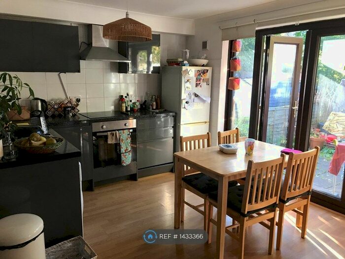 2 Bedroom Flat To Rent In Arden Mews, London, E17