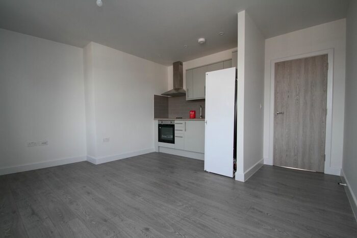 2 Bedroom Flat To Rent In High Street, Epping, CM16