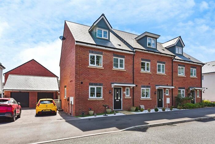 4 Bedroom Semi-Detached House For Sale In Amazon Way, Westbury, BA13