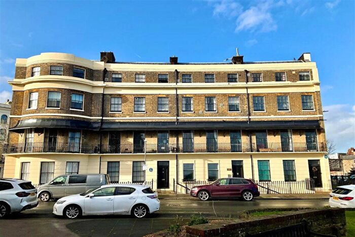 1 Bedroom Flat To Rent In Charter House, Camden Crescent, CT16