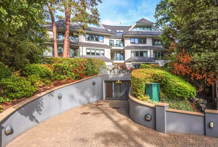 3 Bedroom Flat For Sale In Canford Cliffs Road, Strata, BH13