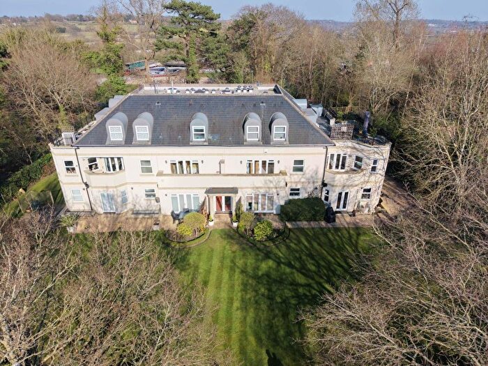 3 Bedroom Flat For Sale In Brockley Hill, Stanmore, HA7