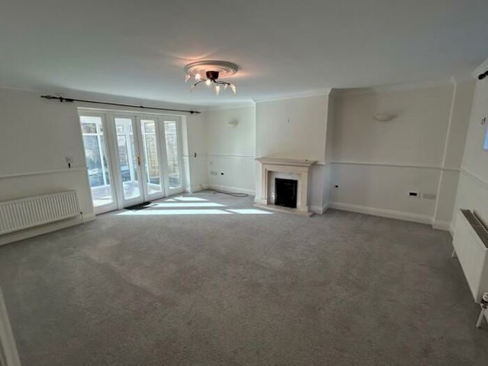 4 Bedroom House To Rent In Barons Way, Stamford, PE9