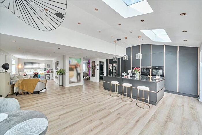 3 Bedroom End Of Terrace House For Sale In Bolding House Lane, West End, Surrey, GU24