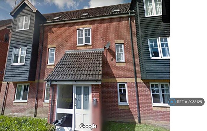 2 Bedroom Flat To Rent In Harbury Court, Newbury, RG14