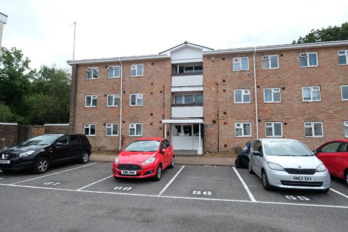 2 Bedroom Flat To Rent In Africa Drive, Marchwood, Southampton, SO40