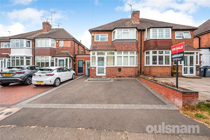 3 Bedroom Semi-Detached House For Sale In Great Stone Road, Northfield, Birmingham, B31