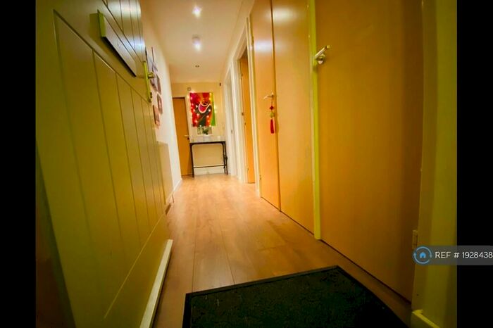 2 Bedroom Flat To Rent In Old Rutherglen Road, Glasgow, G5