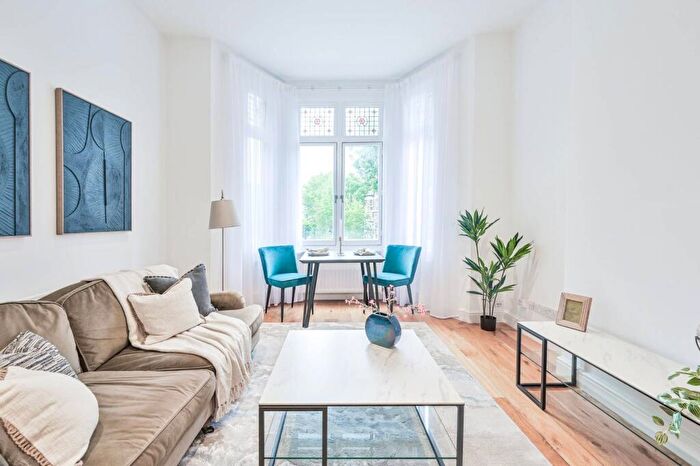 1 Bedroom Flat For Sale In Willoughby Road, Hampstead, London, NW3