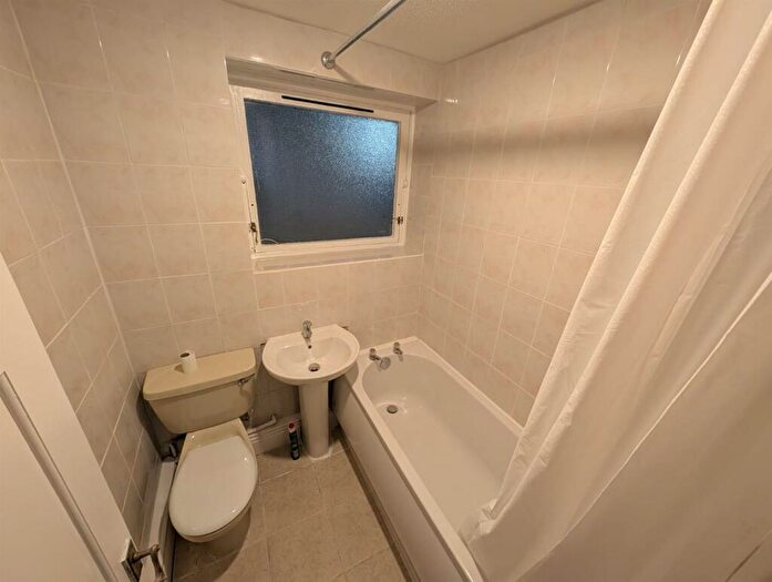 2 Bedroom Apartment To Rent In Cassandra Court, Asgard Drive, Salford, M5