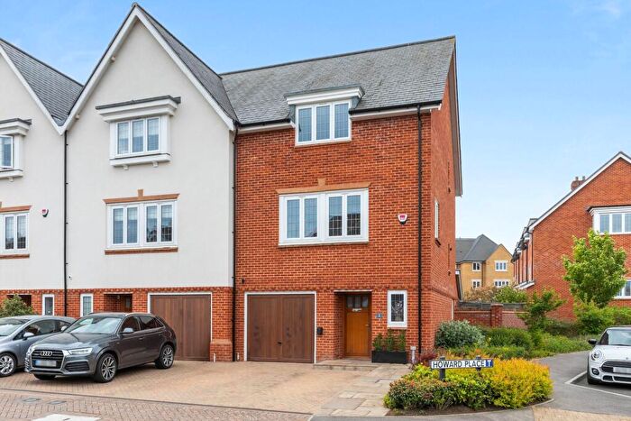 4 Bedroom End Of Terrace House For Sale In Howard Place, Horsham, RH12