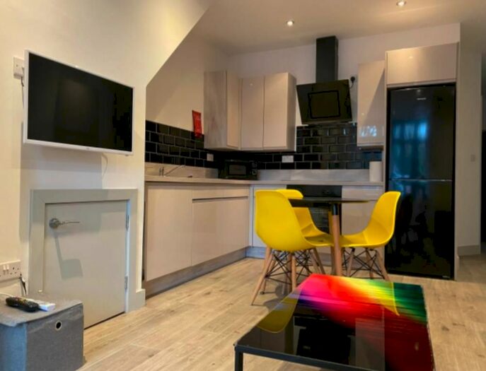 3 Bedroom Semi-Detached House To Rent In Mary Vale Road, Bournville, Birmingham, B30