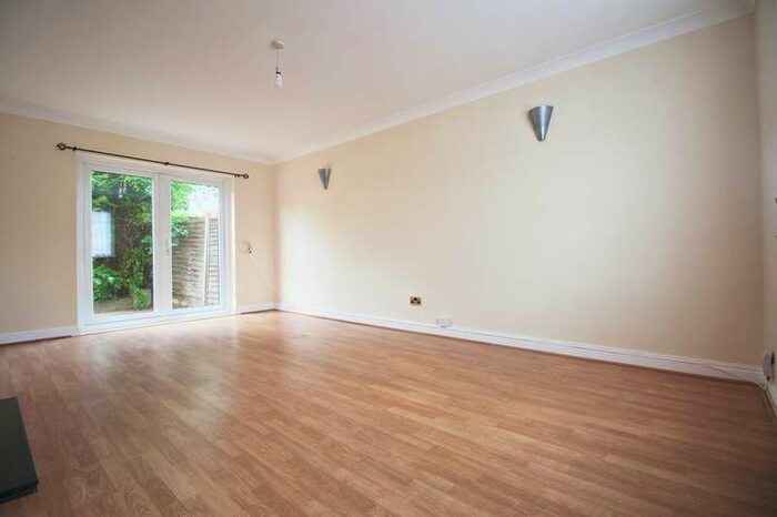 2 Bedroom Semi-Detached House To Rent In Tolcarne Road, Leicester, LE5