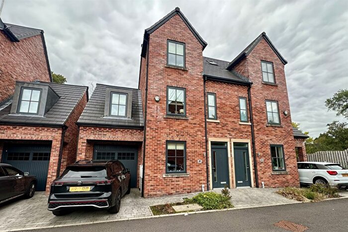 4 Bedroom Semi-detached House For Sale In Oak Gardens, Gatley, SK8