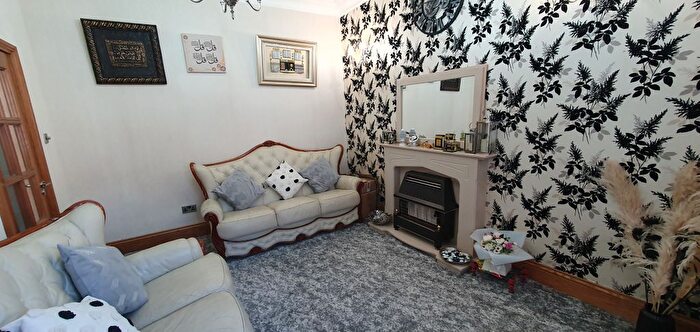 4 Bedroom Terraced House For Sale In Arncliffe Terrace, Bradford, BD7