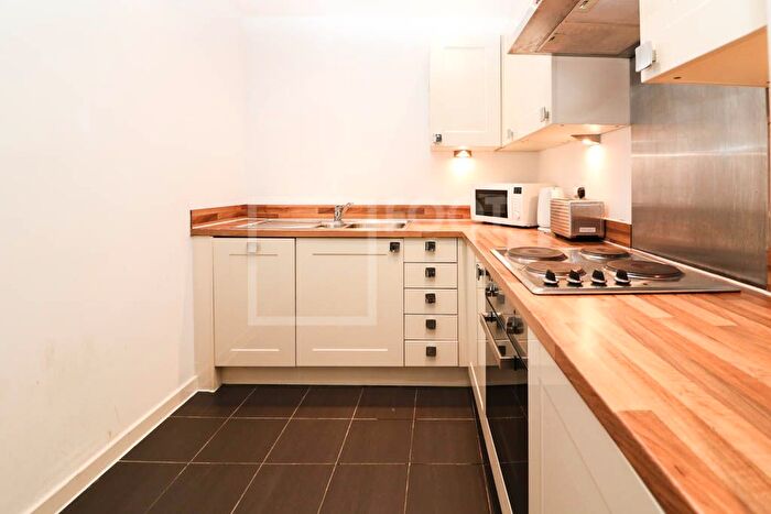 3 Bedroom Flat For Sale In Thornton Road, Bradford, BD1