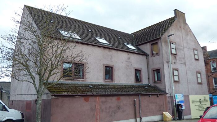 2 Bedroom Flat To Rent In High Street, Perth, PH1