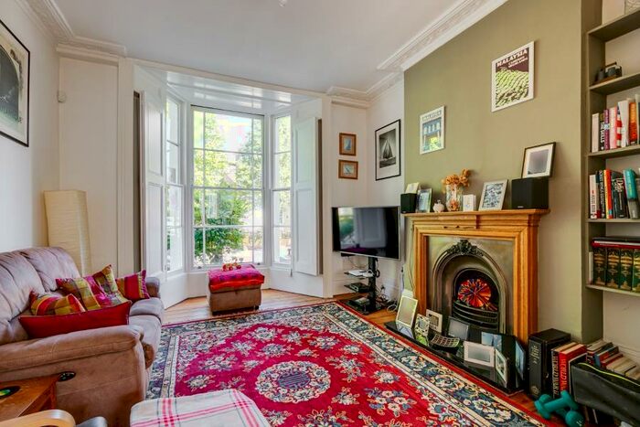 2 Bedroom Flat To Rent In Leighton Grove, Kentish Town, London, NW5