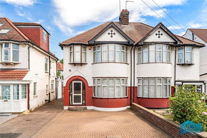 3 Bedroom Semi Detached House For Sale In Hall Lane, London, NW4