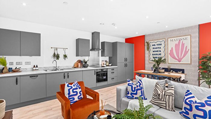 2 Bedroom Flat For Sale In Halewood Way, Rainham, RM13