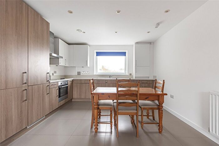 2 Bedroom Flat To Rent In Trevelyan Road, London, SW17