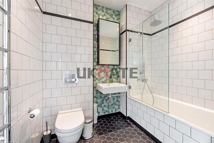 1 Bedroom Flat To Rent In Defoe House, City Island Way, E14