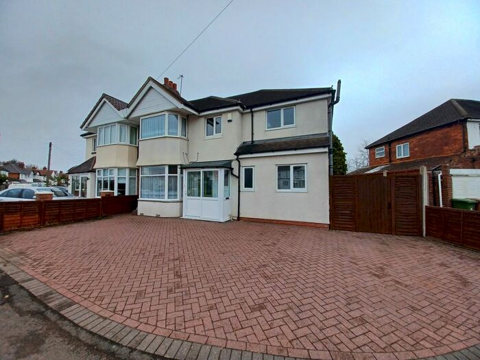 3 Bedroom Semi-Detached House To Rent In Knightsbridge Road, Solihull, West Midlands B92