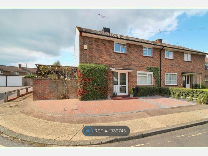 3 Bedroom Semi-Detached House To Rent In Railey Road, Crawley, RH10