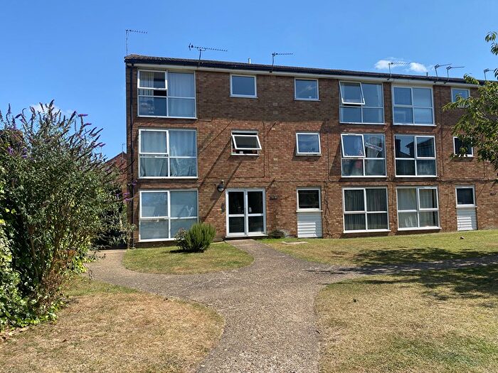 1 Bedroom Flat For Sale In Meadow Close, London Colney, AL2