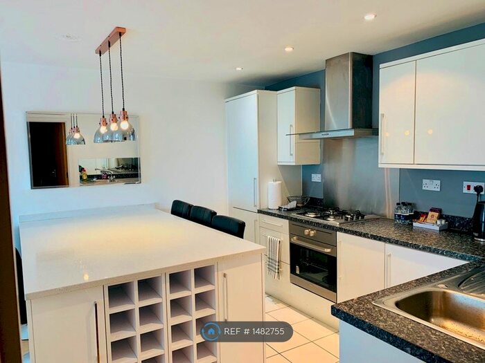 2 Bedroom Flat To Rent In Lovelace House, London, W13