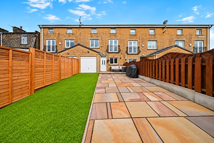 4 Bedroom Town House For Sale In Haggate Fold, Briercliffe, Burnley, BB10
