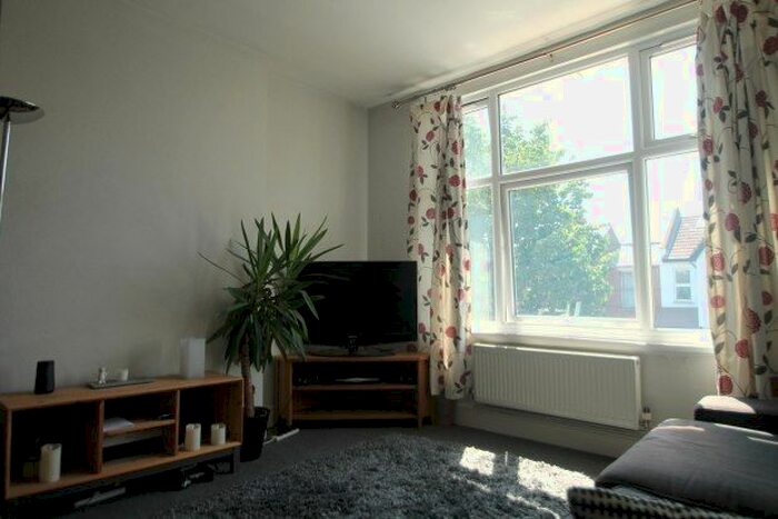 1 Bedroom Flat To Rent In Elmers End Road, Beckenham, BR3