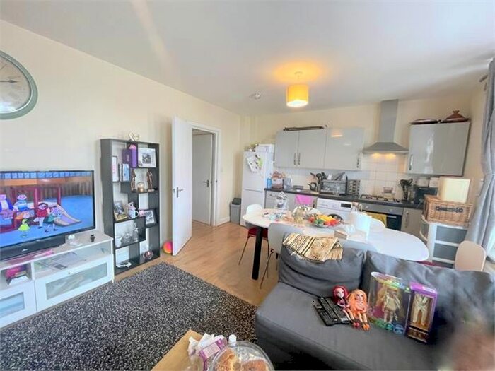 2 Bedroom Flat To Rent In Catford Broadway, Catford, London SE6