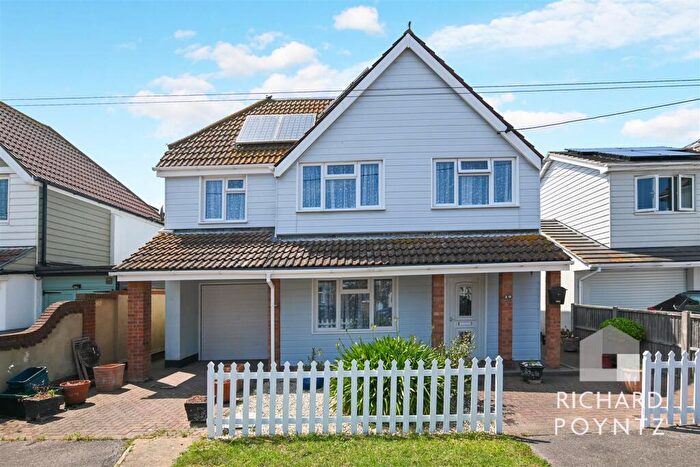4 Bedroom Detached House For Sale In Northfalls Road, Canvey Island, SS8